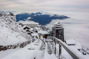 看著範西潘山頂的雪