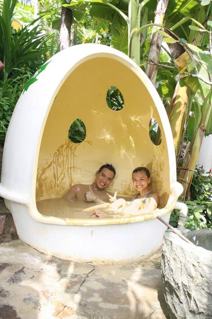 芽莊100蛋礦泥浴 (100 Egg Mud Bath)