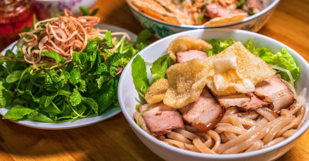 濱城市場夜市的美食：會安 Cao lầu