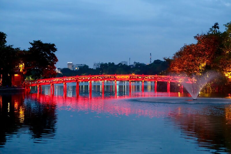 朱紅色的會儲橋
