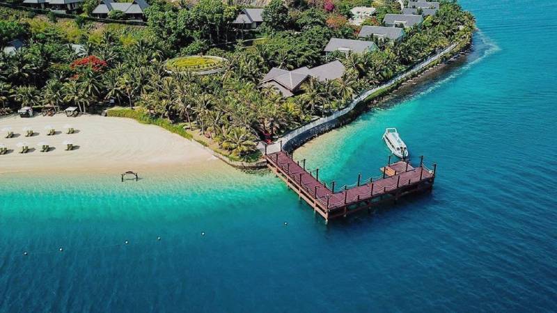 Hon Tam海灘是一個位於小島上的芽莊 海灘，以其豪華的度假村和豐富的水上活動而聞名。
