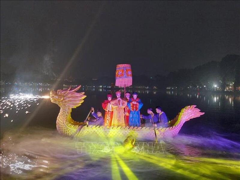 遊客在玉山寺可以進行個人化的祈禱與上香，這是一種常見的宗教活動。