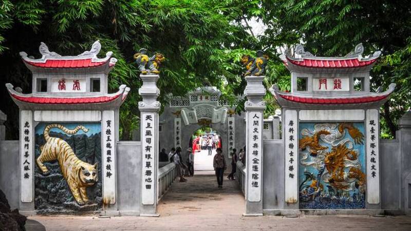 玉山寺屬於還劍湖歷史遺址群