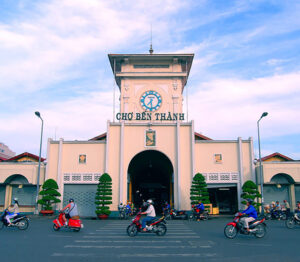 濱城市場(Binh City Market)是位於越南 濱城市的著名市集之一,也是該地區最具代表性的商業和文化場所