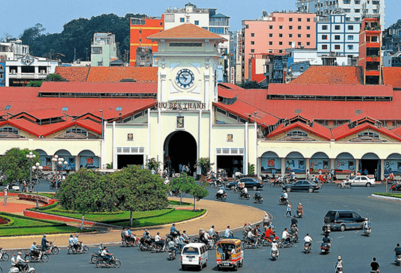 為了確保「去對地方,回對時間」,遊客需要事先了解濱城市場位於哪條街道,然後才能確定合適的交通方式