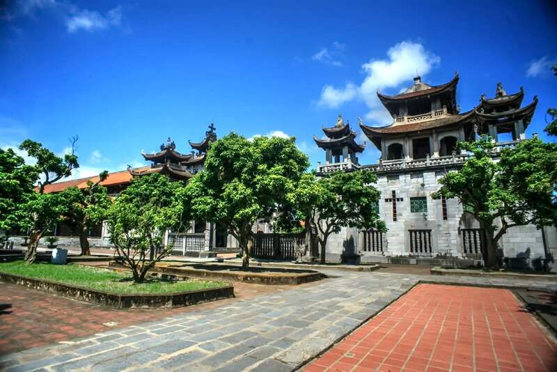 在其漫長的歷史中，發艷教堂教堂成為天主教信徒的重要聚會場所，每年吸引大量信徒前來參加宗教儀式，如聖誕彌撒和復活節慶典。