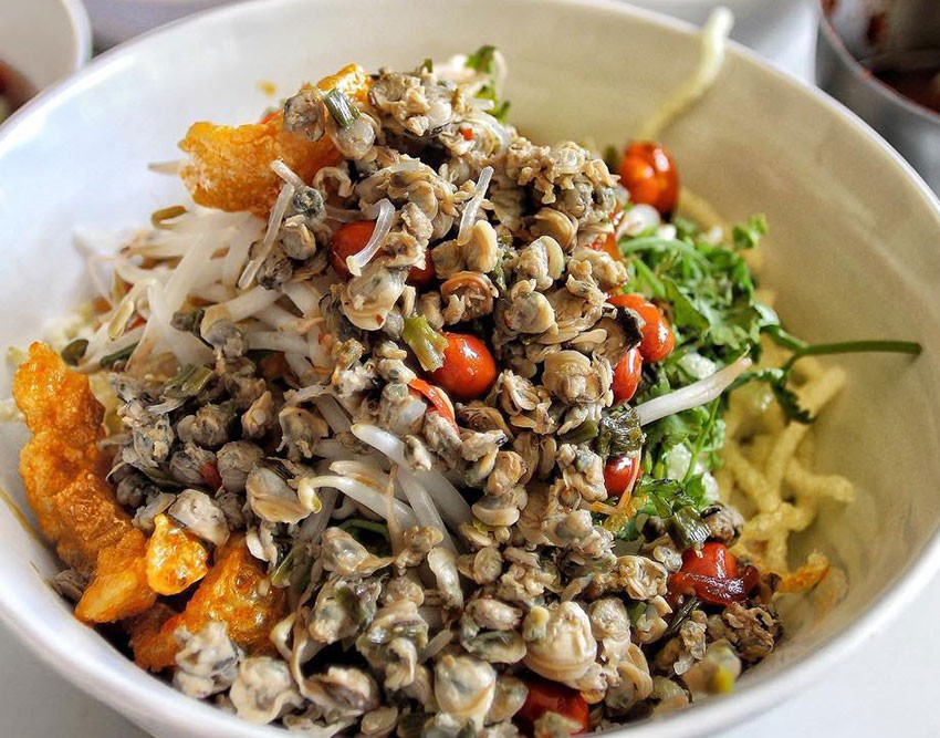 順化美食：貽貝飯（Cơm hến）