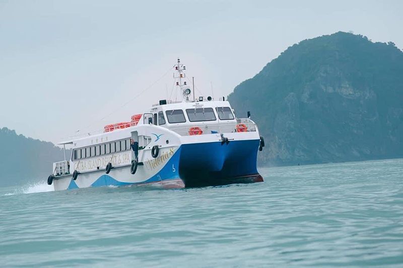 對於計劃從台灣前往吉婆島的旅客來說，選擇合適的交通方式是確保行程順利的關鍵。