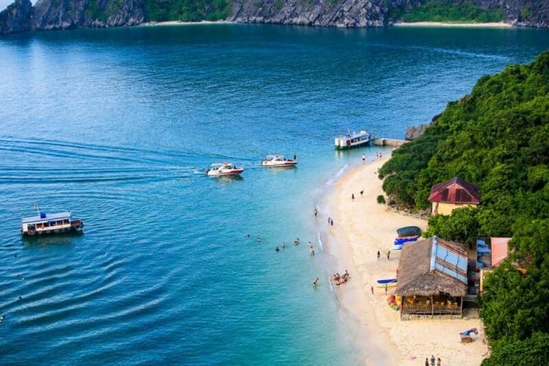 在這次精彩的吉婆島五天之旅中，您將充分體驗到這個天堂般的海島所提供的美麗景點、豐富的文化與自然奇觀。