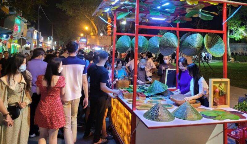 順化夜市於2020年正式開幕,擁有100個多元化攤位,提供各類產品,如配件、服裝和美食等。