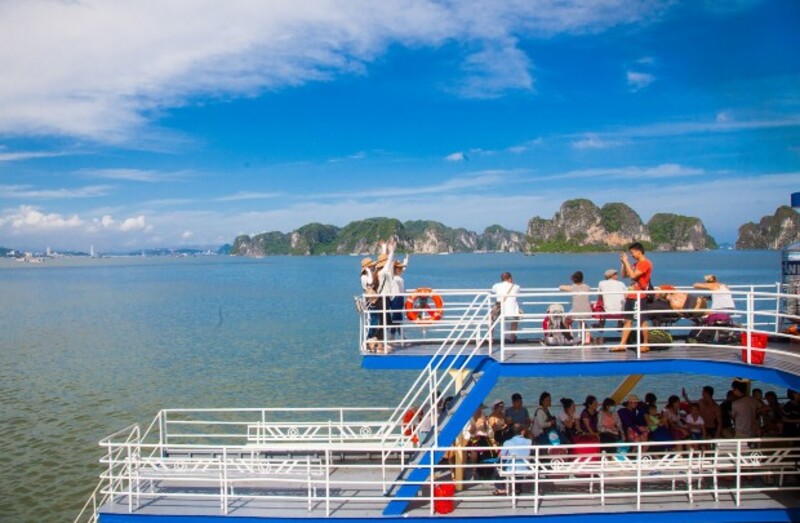 在蘭夏灣參加皮划艇之旅。