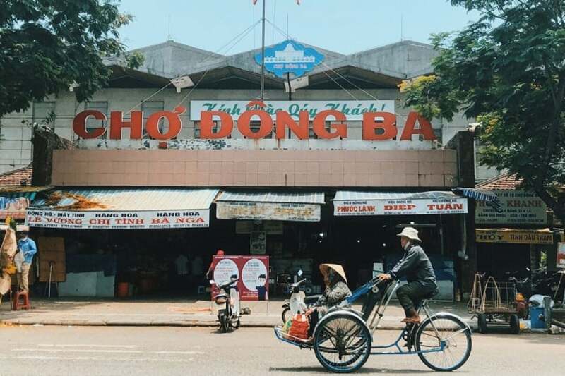 東巴市場