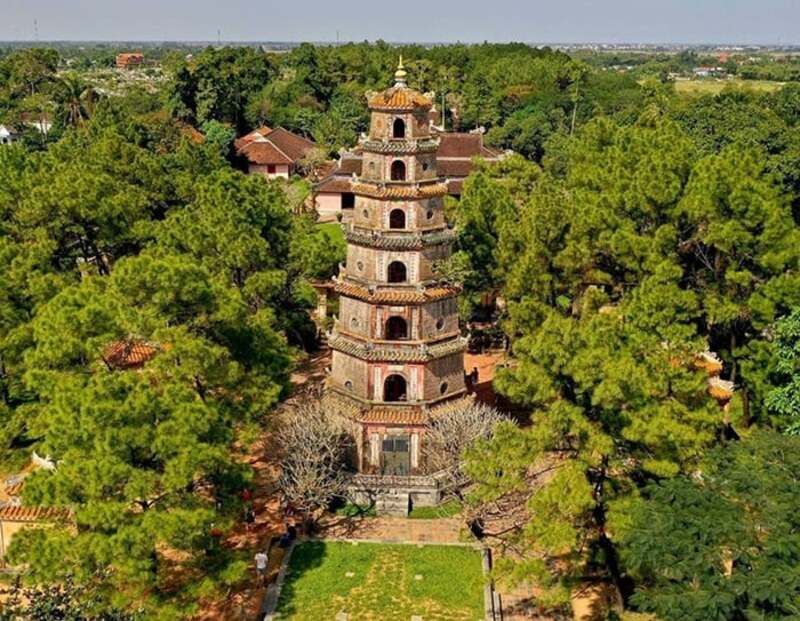隨著時間流逝，寺廟經歷了多次修繕，其中最著名的是1710年在阮福濶治下的重建工程。