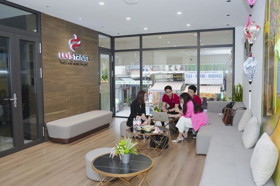 為了讓您的旅程更加輕鬆與難忘，Lily’s Travel 隨時準備與您同行，提供專業的旅遊服務、經驗豐富的導遊以及靈活的行程安排。