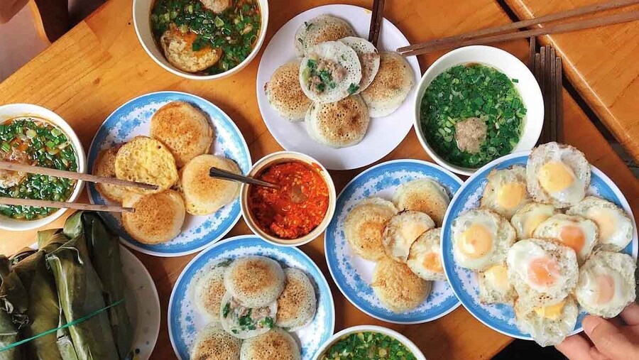 來到靈福寺周邊,遊客還可以品嚐到當地的傳統美食