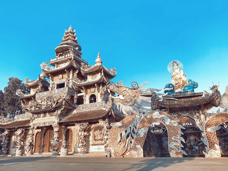 靈福寺 大叻獨特的馬賽克建築傑作