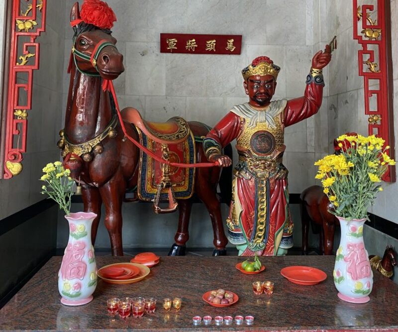 右側神壇——馬頭將軍神威赫赫