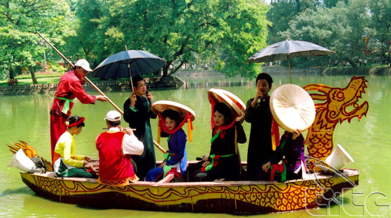 官賀民歌(Quan Họ Bắc Ninh)是越南的傳統音樂形式,2009 年被聯合國教科文組織列入世界非物質文化遺產。