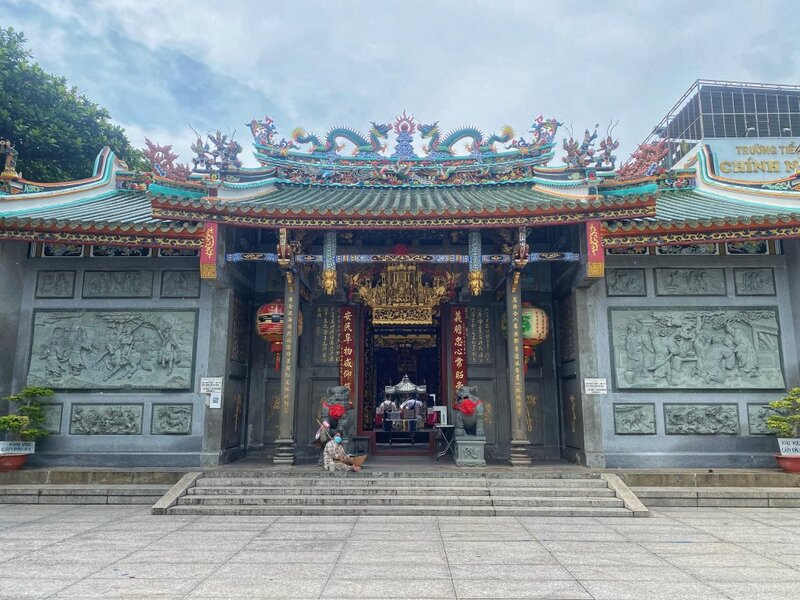 如果您計劃 參觀西貢最美的寺廟，請立即聯繫 Lily’s Travel，讓我們為您打造一次 難忘而圓滿的旅程！