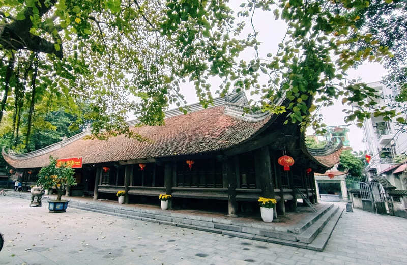 然而,在這些建築中,東康祠早已毀壞,而嚴祠堂如今也已縮減,僅剩下三間兩廊,而非昔日的五間格局。