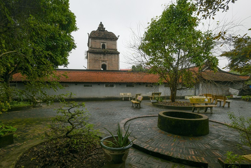 因此，油寺典型地融合並改進了本土信仰與區域內主要宗教，同時仍保留鮮明的民族特色。