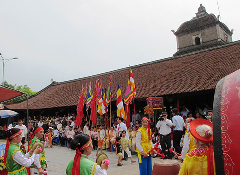 油會（Hội Dâu） – 佛曆四月初八
