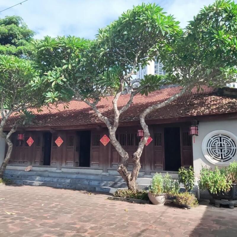 在遷移的過程中,北寧文廟經過了大規模的修繕與擴建,新址的設計參考了河內文廟的結構,以更加宏偉與莊嚴的建築風格來彰顯儒學的尊貴地位。