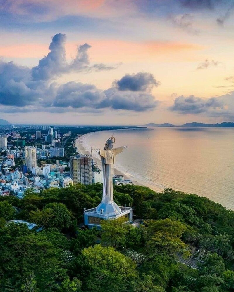 頭頓耶穌聖像 – 當地著名宗教地標