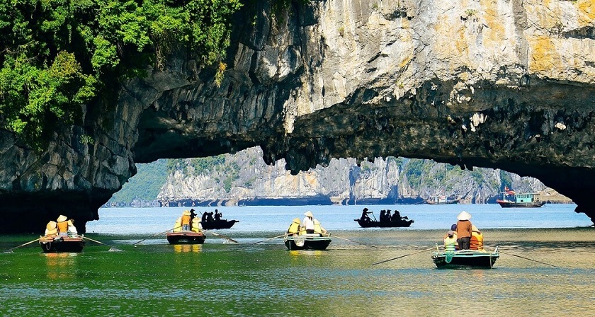 探索Hang Luồn：划獨木舟進入天然石門
