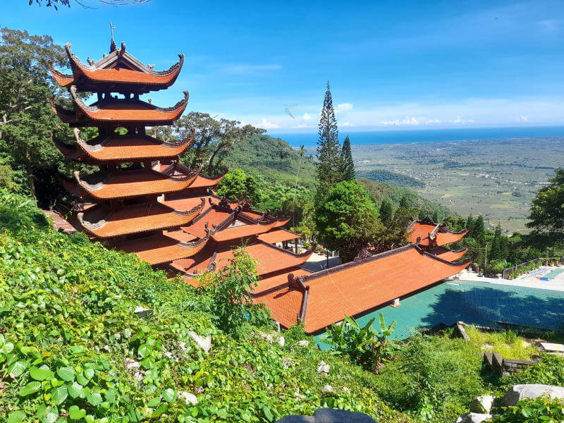 從打古山上的寺廟俯瞰下去，景色十分寧靜祥和