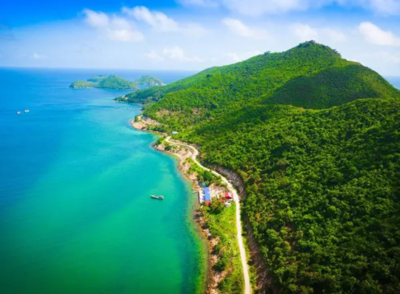 堅江的南兜島，擁有碧海白沙，景色原始迷人。