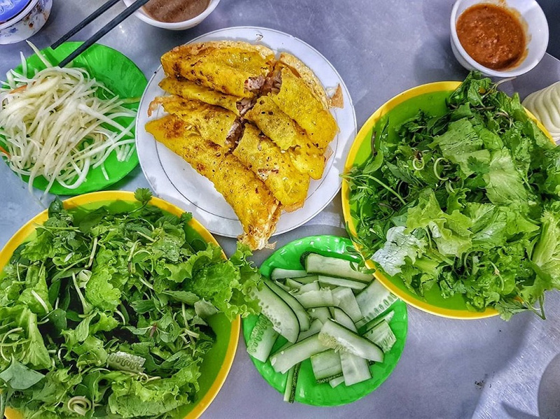 會安煎餅金黃酥脆，令人一吃難忘