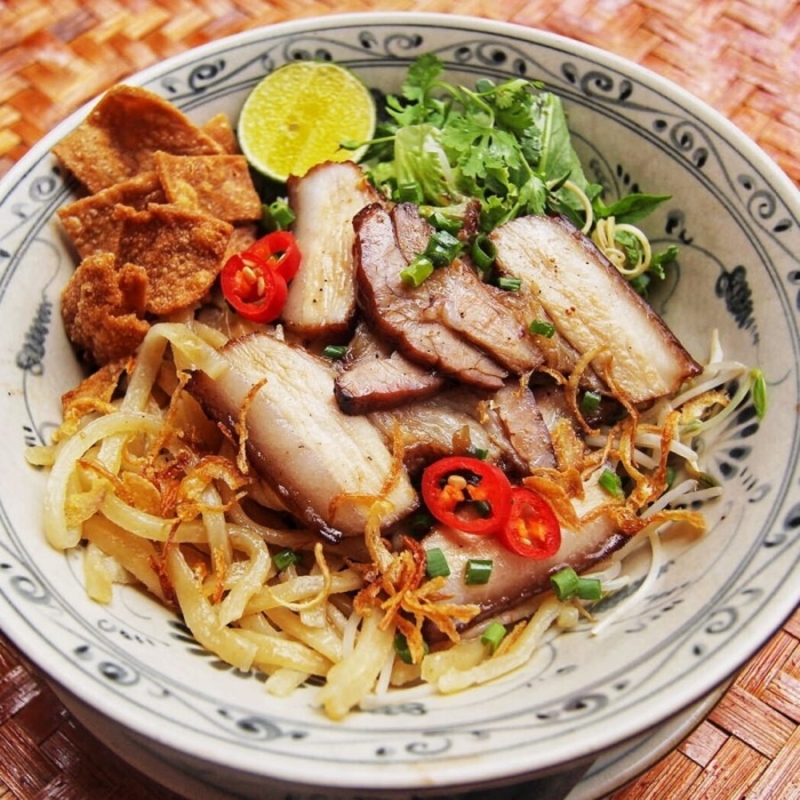 高樓是為滿足飢腸轆轆的夜貓族而生的會安夜宵美食。