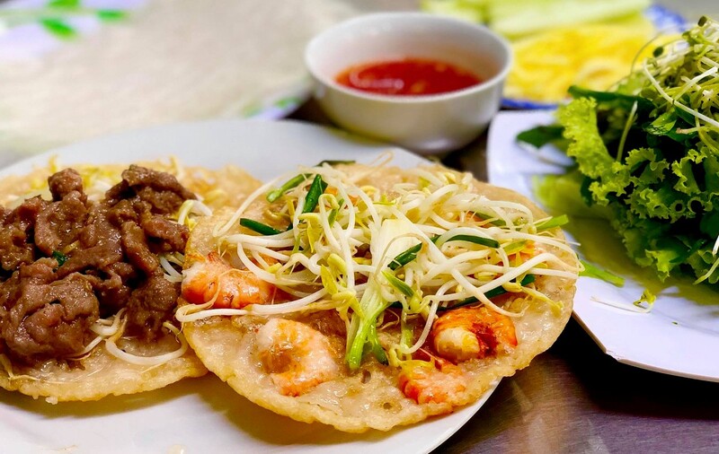 土蝦煎餅外皮酥脆、內餡飽滿,是必吃的在地小吃。
