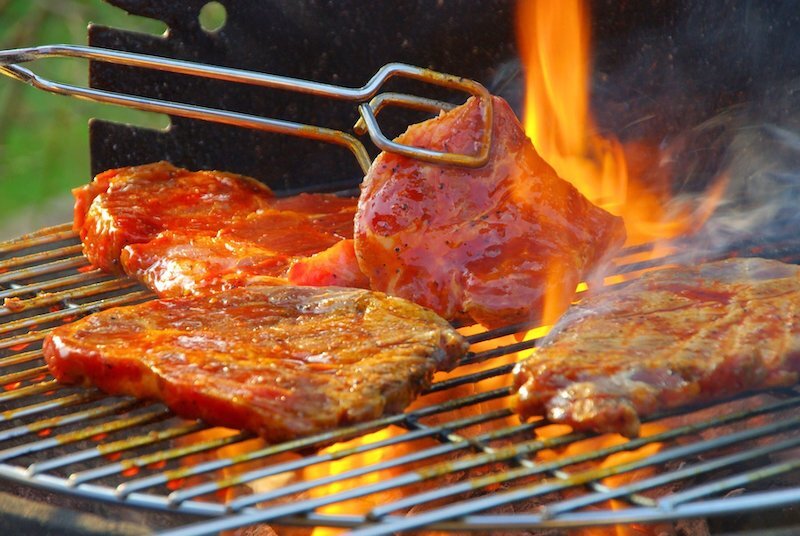 螞蟻烤生牛肉是一道永福獨特的美食，以獨一無二的烹調方式著稱