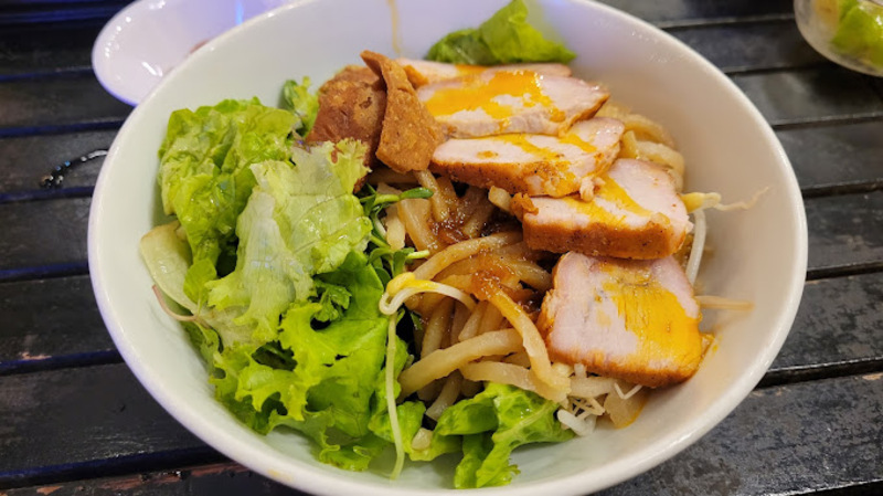 高樓麵外觀類似廣南麵，但製作工序極為講究
