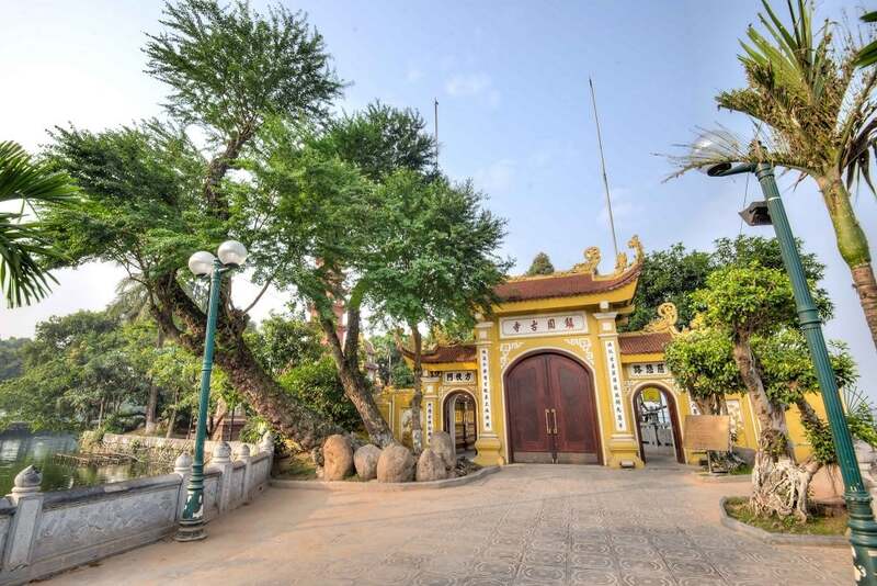 鎮國寺的入口通道。