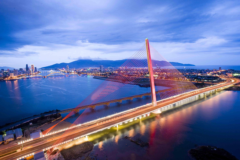 陳氏麗橋（Cầu Trần Thị Lý）也是觀賞峴港龍橋的理想地點。