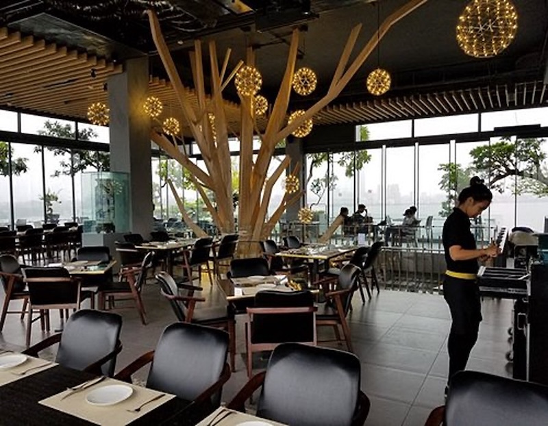 6 Degrees Café