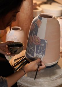 八場陶瓷村隨著時代不斷創新,但仍保留著許多傳統價值