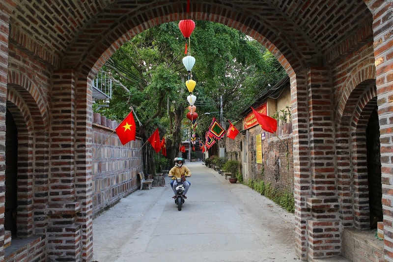 通往古老八場陶瓷村的入口小徑