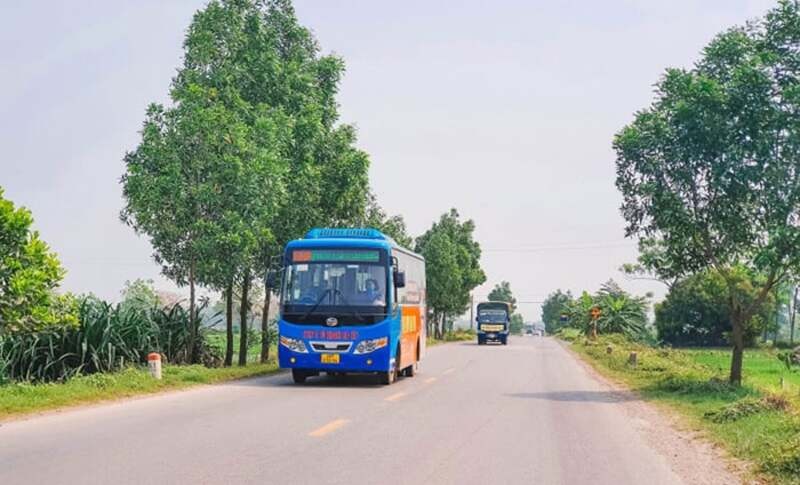 從河內市區前往唐林古村最省錢的交通方式就是搭乘公車。