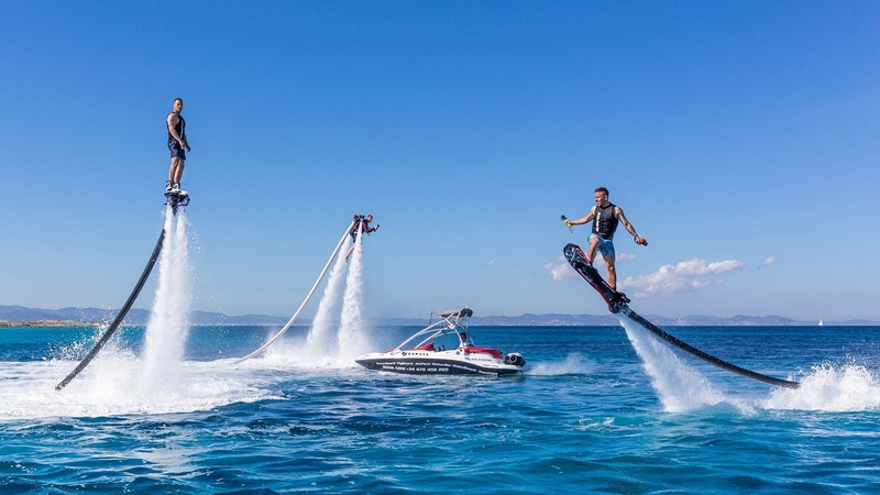 芽莊的飛板運動（Flyboard）又被稱為水上“懸空”運動。