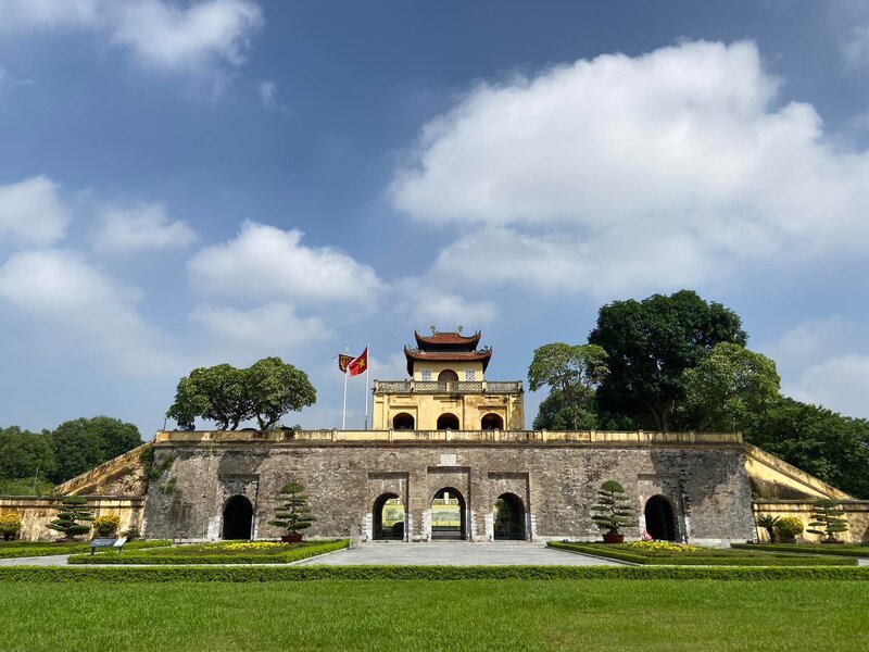 您也可以體驗「解密昇龍皇城」夜間行程，欣賞神秘壯麗的宮廷空間，了解古代王朝，並觀賞宮廷舞表演。