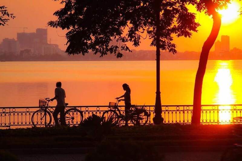 西湖的夕陽美景令人陶醉，是必拍的打卡點。