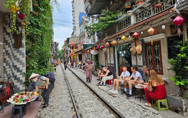 如果你想探索一個色彩繽紛又充滿活力的河內，那麼一定要來這裡走走。
