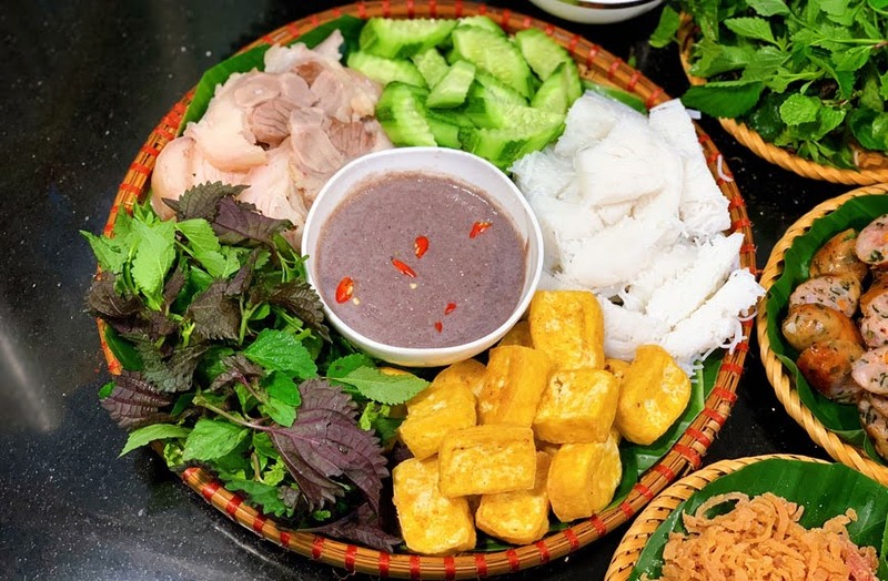 一份美味誘人的豆腐蝦醬米線。