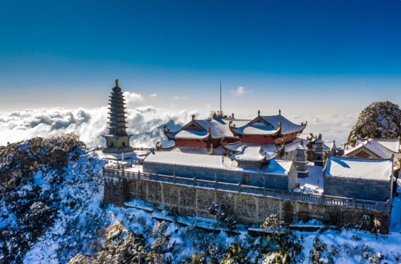 番西邦峰冬季天氣：是霧雪與夢幻雲海的季節。