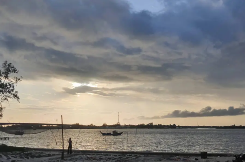 體驗在石汗河岸觀賞浪漫夕陽的美好時光。
