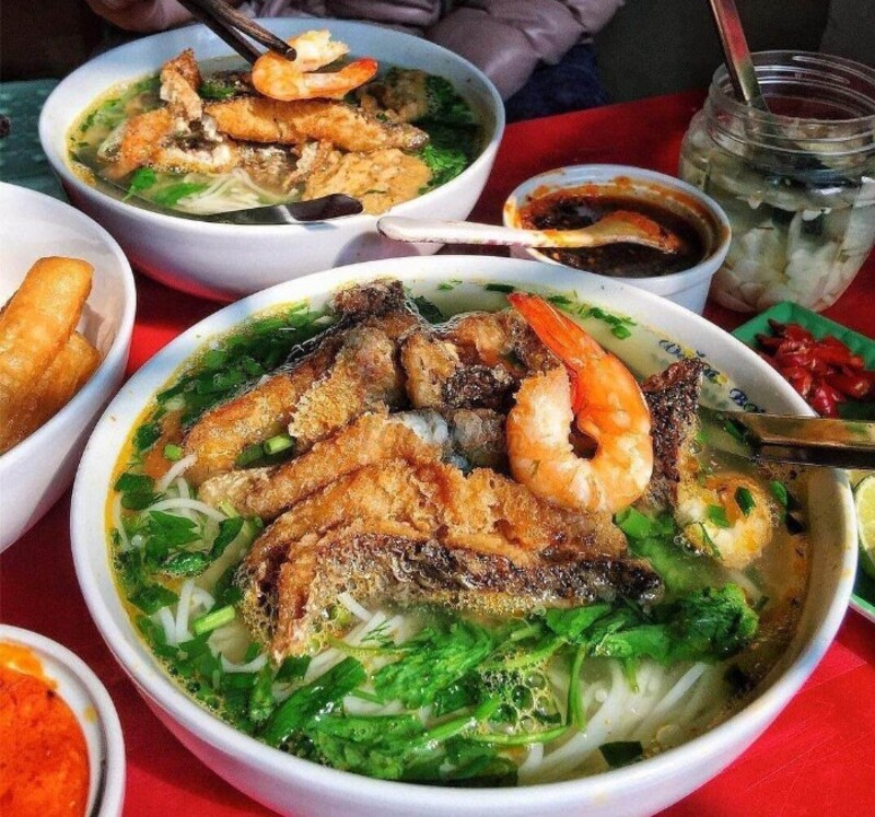 海防魚湯米粉（Bún cá）。
